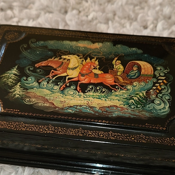 Jewelry Box Russian Lacquer hand painted - Picture 9 of 16